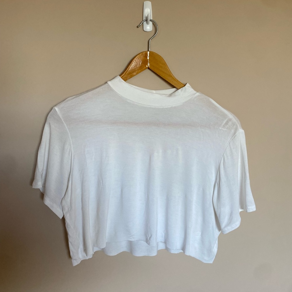 American Eagle White mock neck cropped t